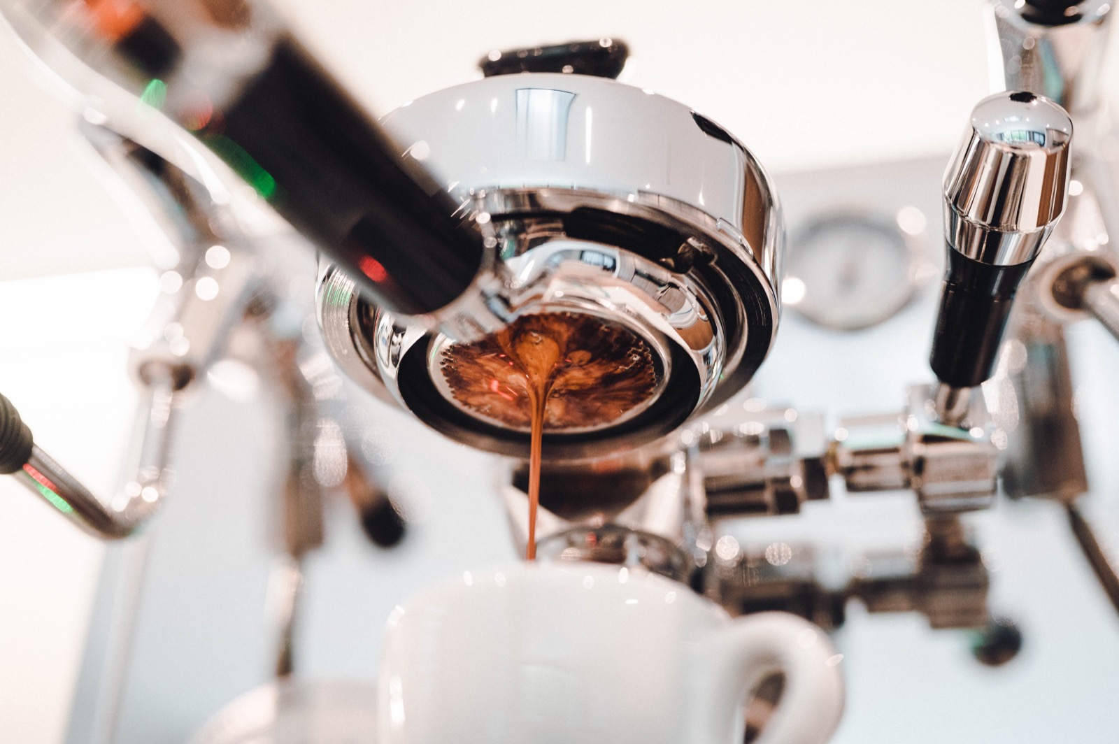 Espresso machine pulling an espresso shot